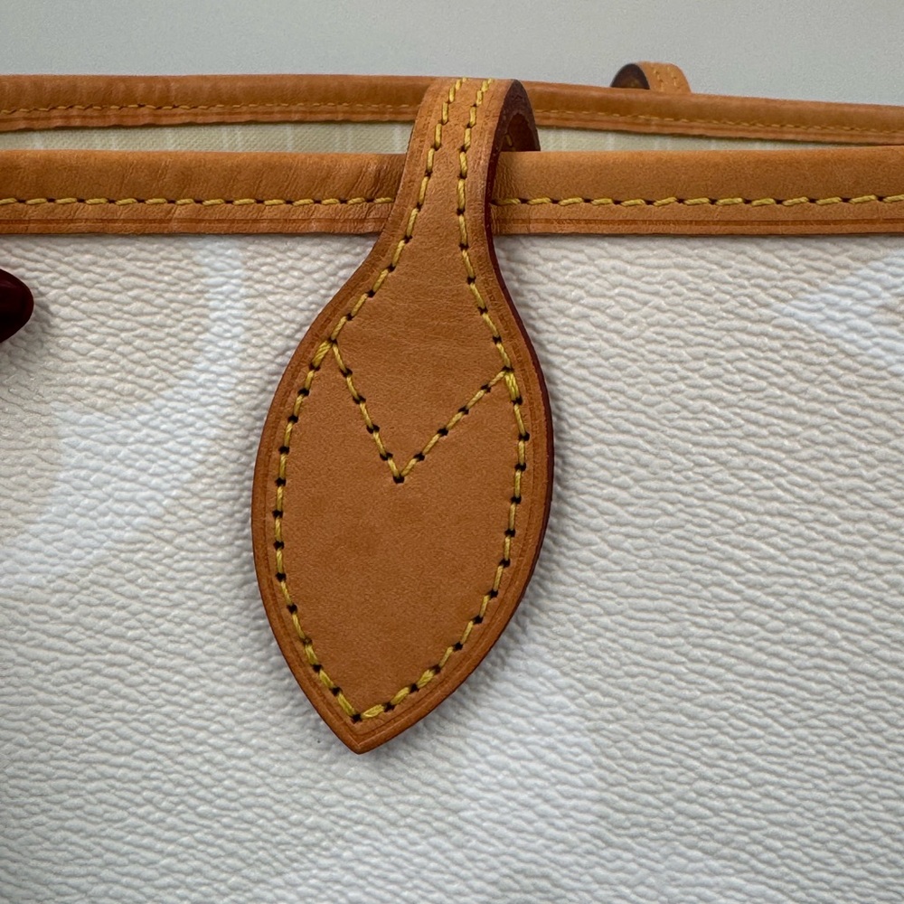Louis Vuitton Limited Edition By The Pool Neverful - Picture 13 of 14
